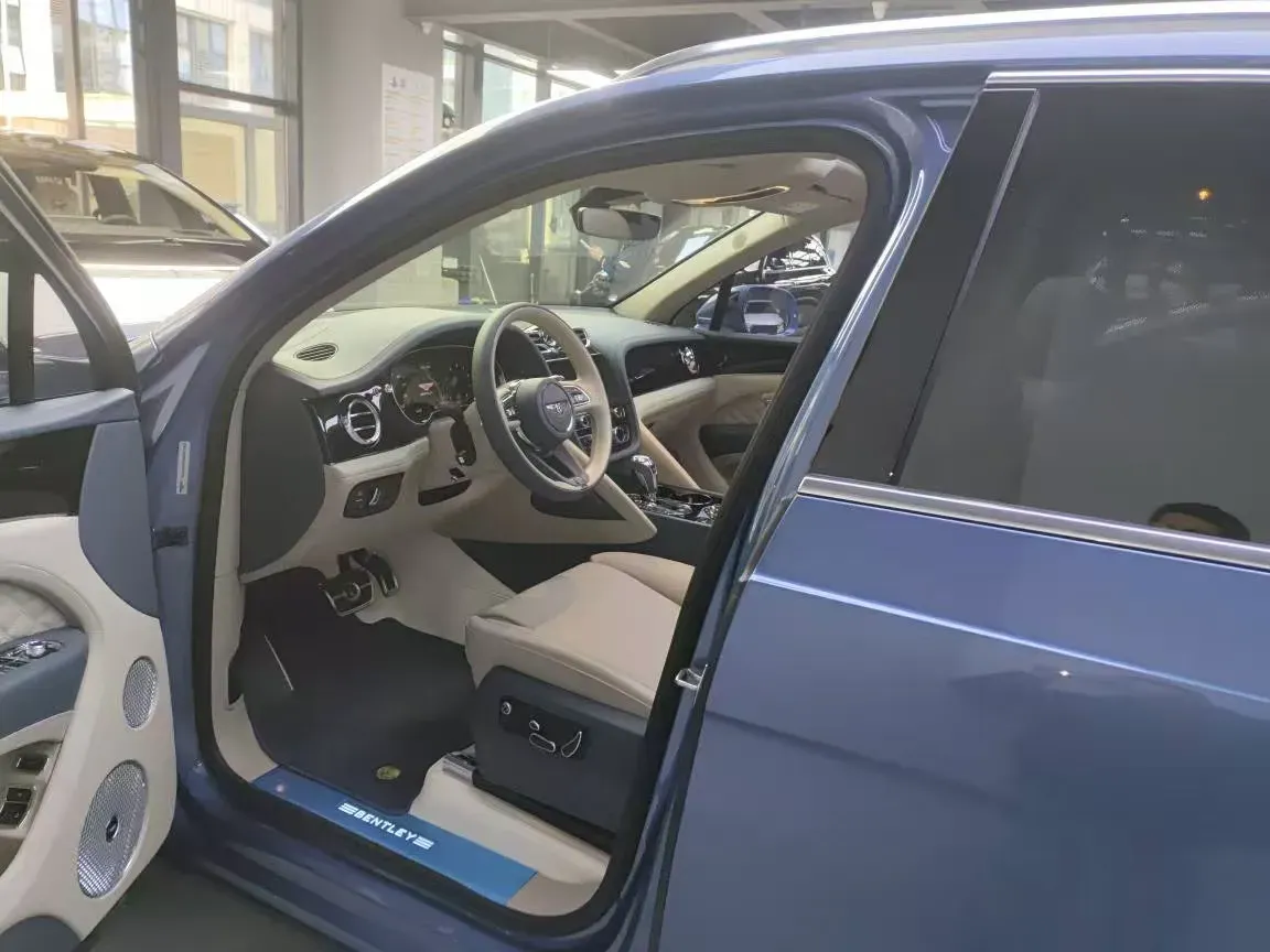 2021 Bentley Bentayga 4.0T 550HP V8 8AT,autocango,china used car exporter,china ev exporter,chinese used car exporter,chinese used ev exporter