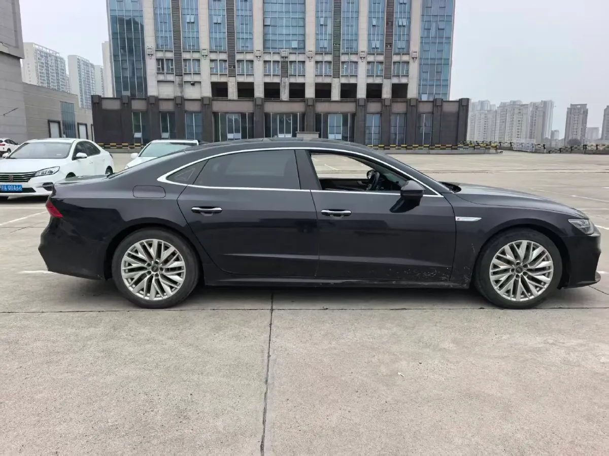 2024 Audi A7L 2.0T 245HP L4 7DCT,autocango,china used car exporter,china ev exporter,chinese used car exporter,chinese used ev exporter