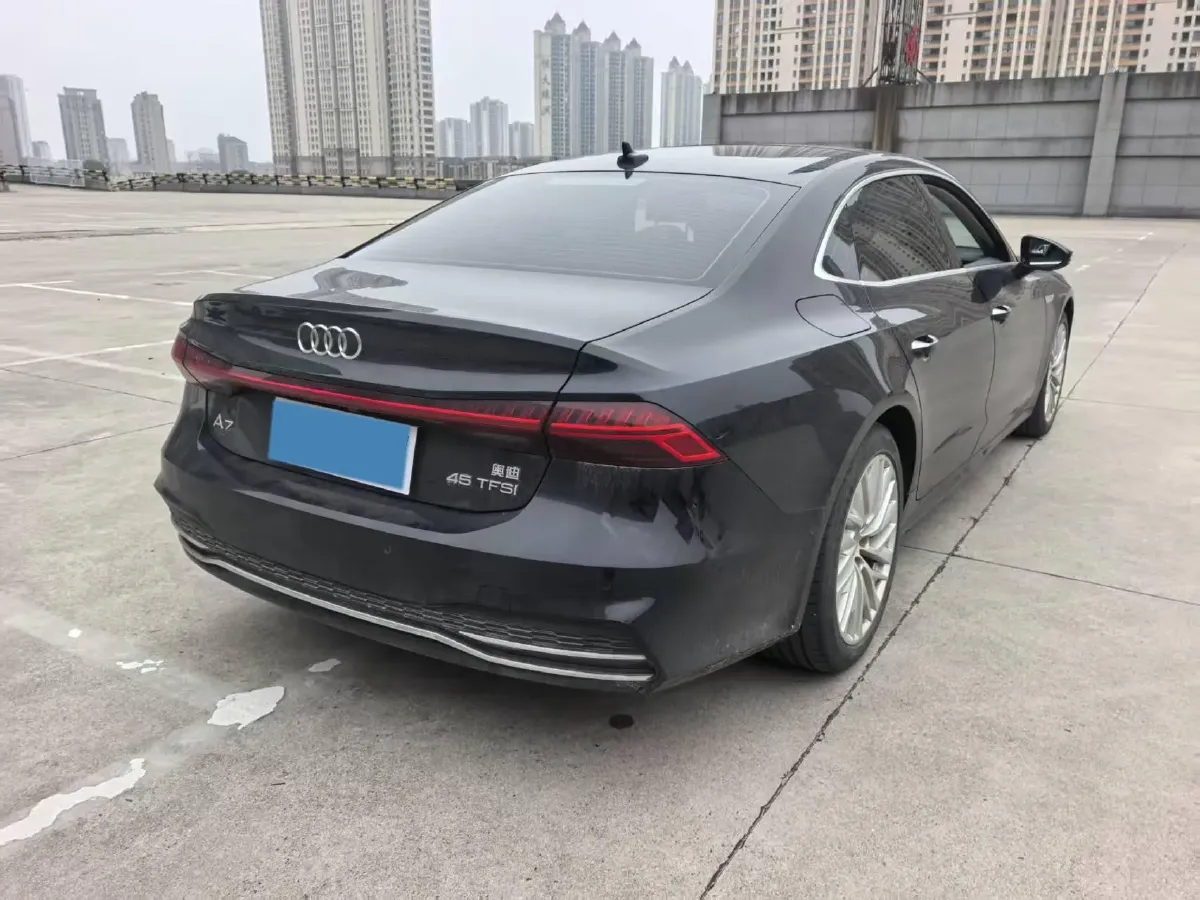 2024 Audi A7L 2.0T 245HP L4 7DCT,autocango,china used car exporter,china ev exporter,chinese used car exporter,chinese used ev exporter