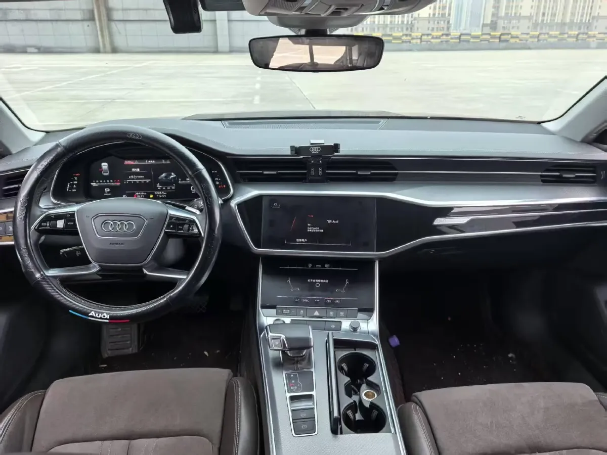 2024 Audi A7L 2.0T 245HP L4 7DCT,autocango,china used car exporter,china ev exporter,chinese used car exporter,chinese used ev exporter