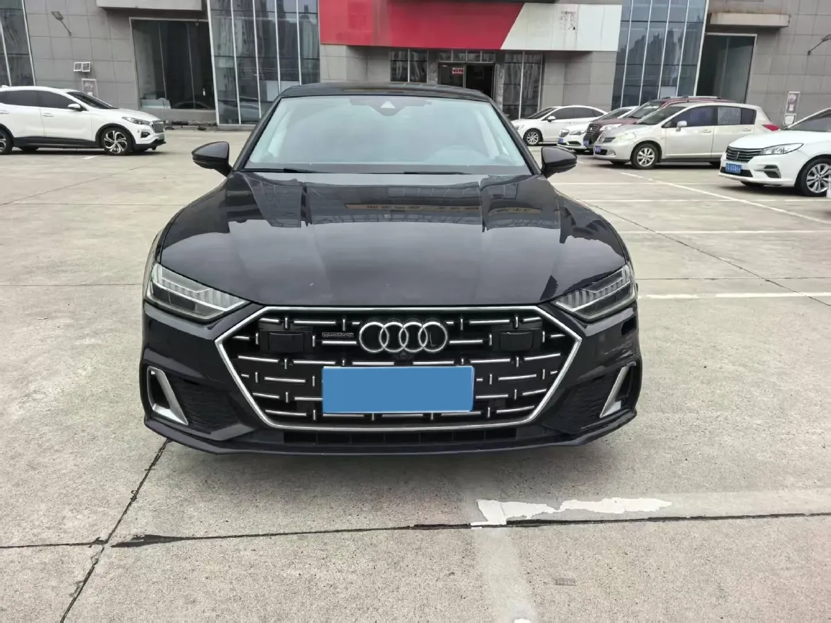 2024 Audi A7L 2.0T 245HP L4 7DCT,autocango,china used car exporter,china ev exporter,chinese used car exporter,chinese used ev exporter