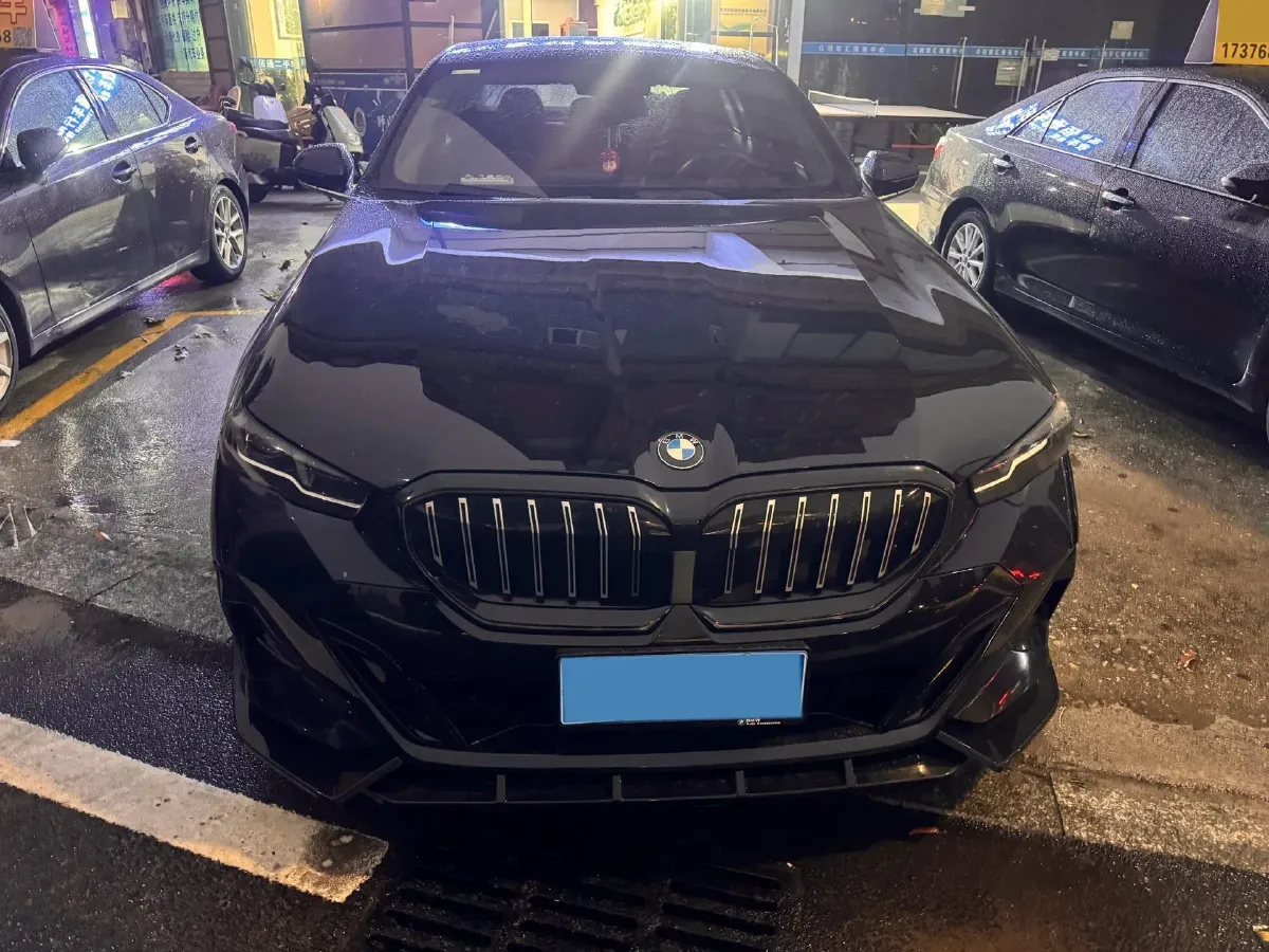 2024 BMW 5 Series 2.0T 190HP L4 8AT,autocango,china used car exporter,china ev exporter,chinese used car exporter,chinese used ev exporter