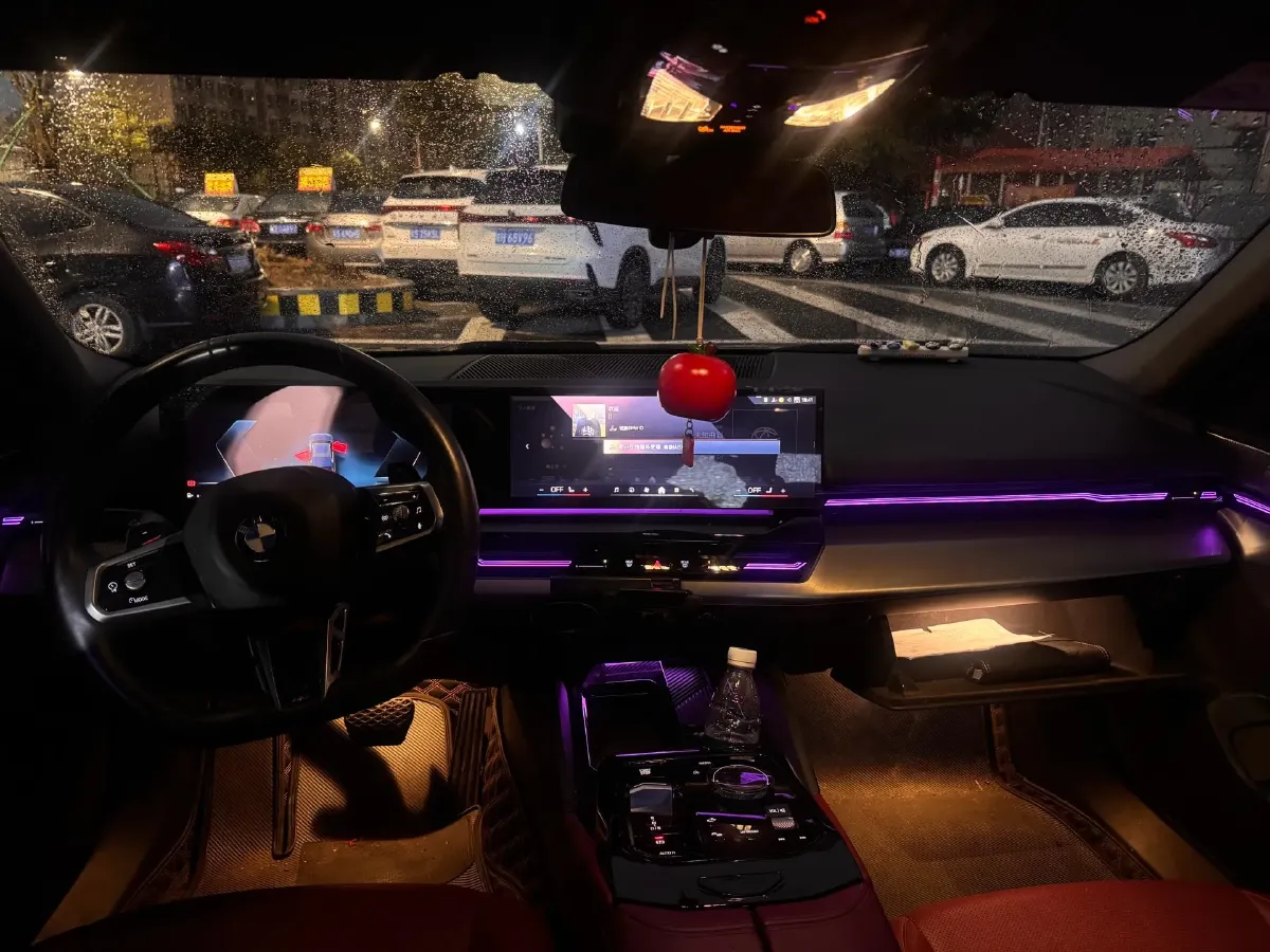 2024 BMW 5 Series 2.0T 190HP L4 8AT,autocango,china used car exporter,china ev exporter,chinese used car exporter,chinese used ev exporter