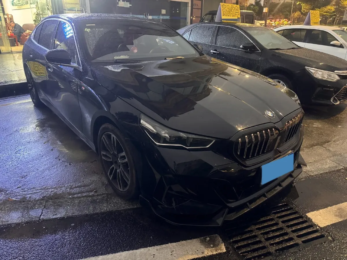 2024 BMW 5 Series 2.0T 190HP L4 8AT,autocango,china used car exporter,china ev exporter,chinese used car exporter,chinese used ev exporter