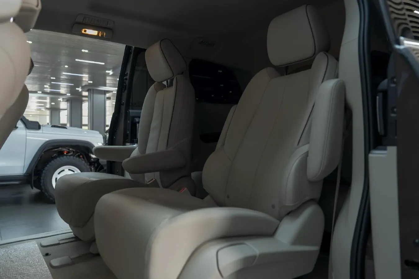 2021 Buick GL8 2.0T 237HP L4 9AT,autocango,china used car exporter,china ev exporter,chinese used car exporter,chinese used ev exporter