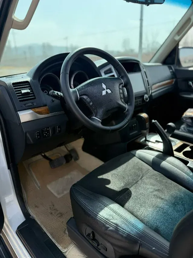 2019 Mitsubishi Pajero 3.0L 174HP V6 5AT,autocango,china used car exporter,china ev exporter,chinese used car exporter,chinese used ev exporter