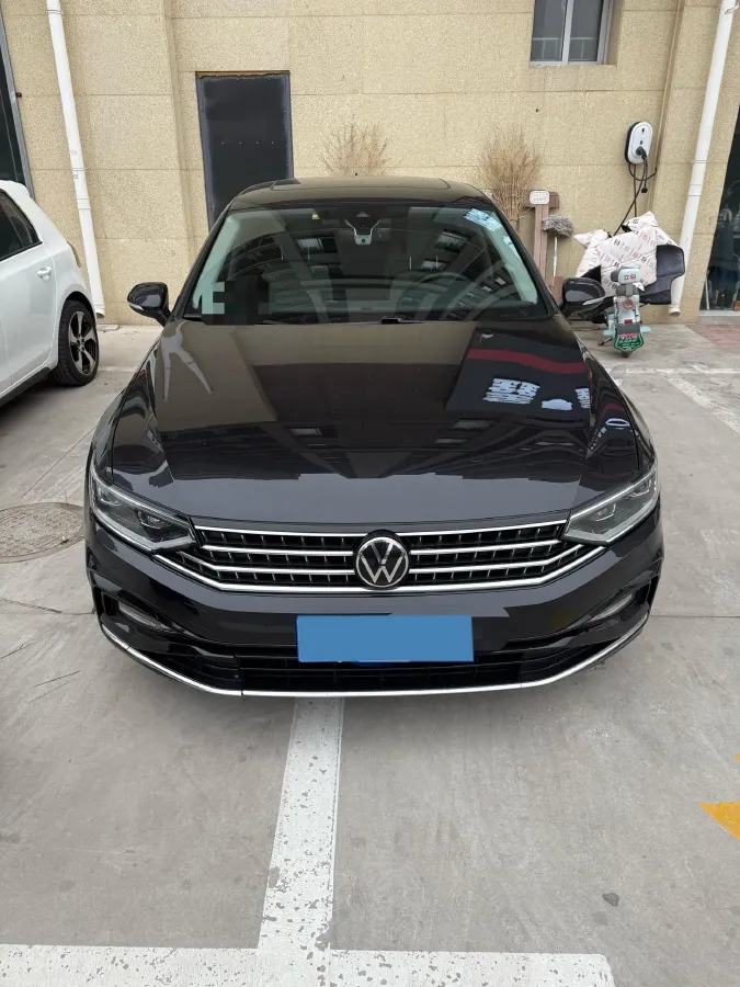 2023 Volkswagen Magotan 2.0T 186HP L4 7DCT,autocango,china used car exporter,china ev exporter,chinese used car exporter,chinese used ev exporter