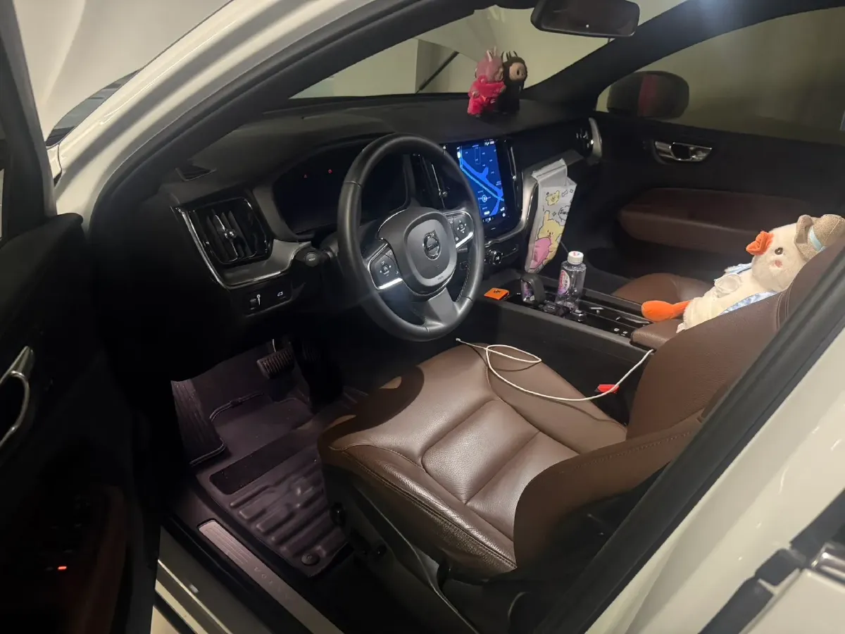 2022 Volvo XC60 2.0T 250HP L4 8AT,autocango,china used car exporter,china ev exporter,chinese used car exporter,chinese used ev exporter