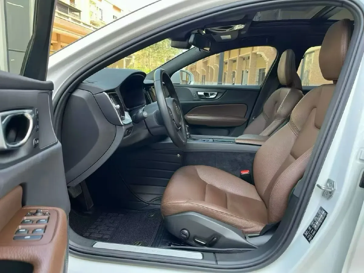 2021 Volvo S60 2.0T 190HP L4 8AT,autocango,china used car exporter,china ev exporter,chinese used car exporter,chinese used ev exporter