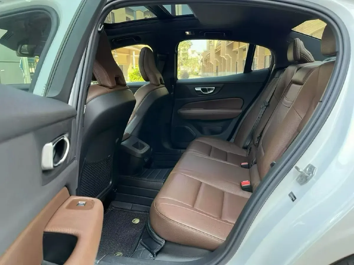 2021 Volvo S60 2.0T 190HP L4 8AT,autocango,china used car exporter,china ev exporter,chinese used car exporter,chinese used ev exporter