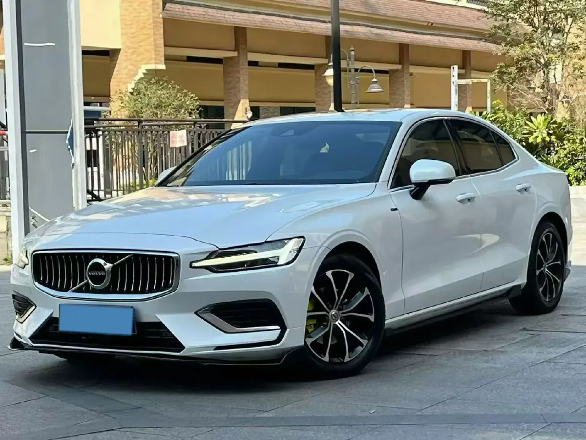 2021 Volvo S60 2.0T 190HP L4 8AT,autocango,china used car exporter,china ev exporter,chinese used car exporter,chinese used ev exporter