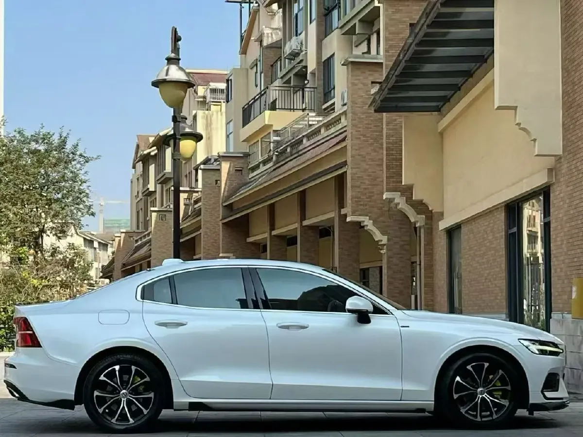2021 Volvo S60 2.0T 190HP L4 8AT,autocango,china used car exporter,china ev exporter,chinese used car exporter,chinese used ev exporter