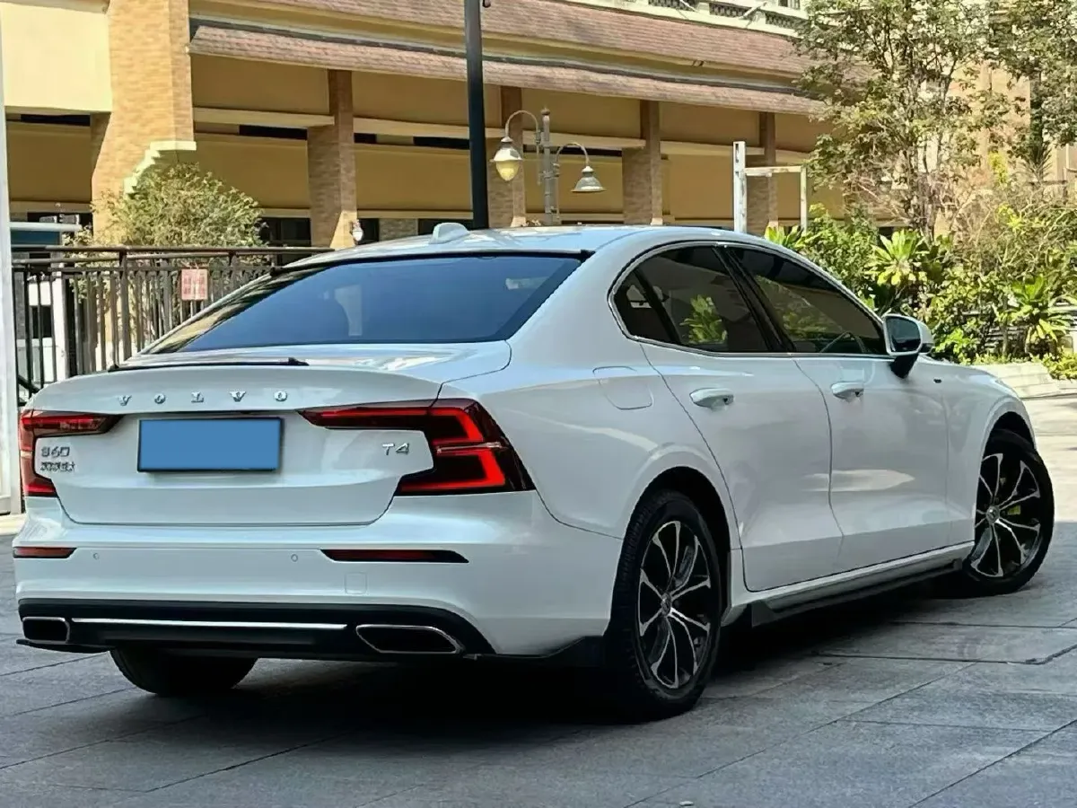 2021 Volvo S60 2.0T 190HP L4 8AT,autocango,china used car exporter,china ev exporter,chinese used car exporter,chinese used ev exporter