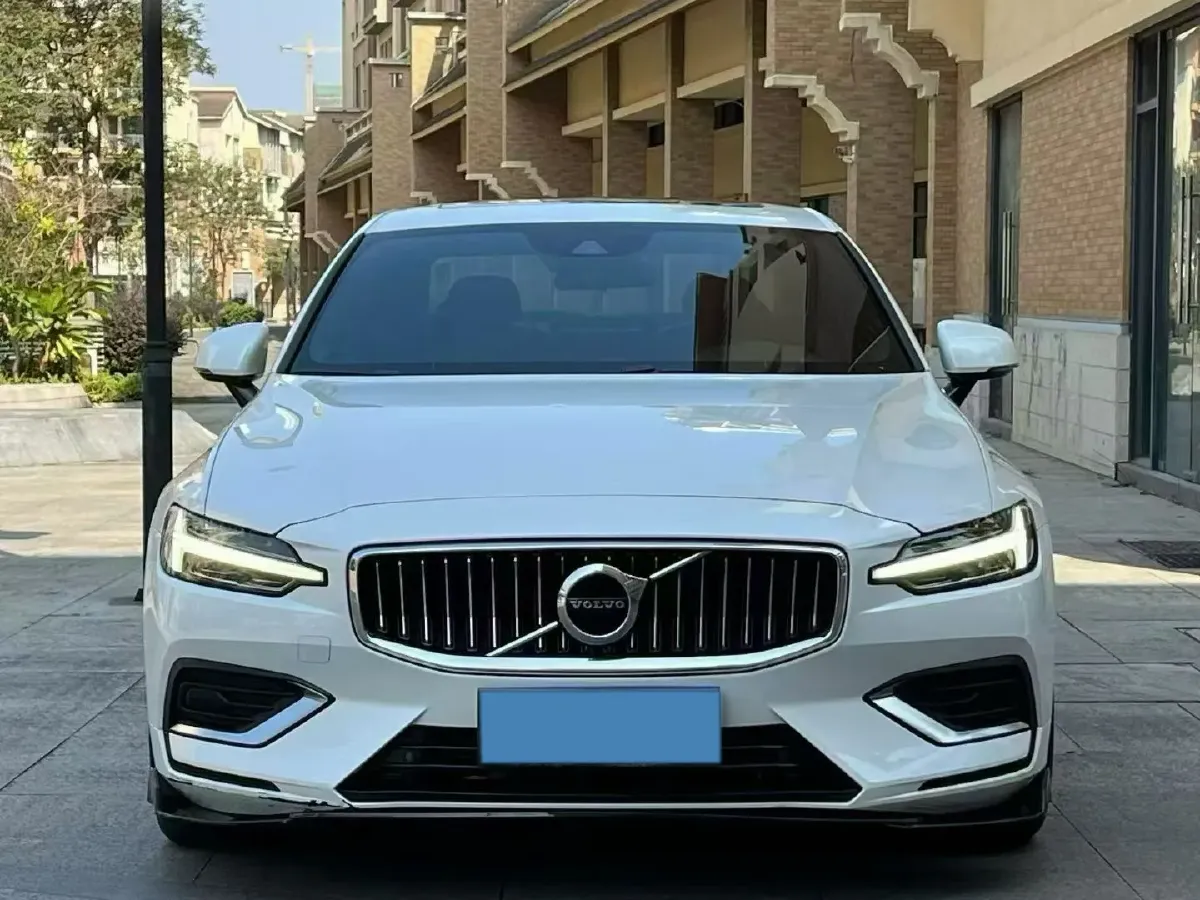 2021 Volvo S60 2.0T 190HP L4 8AT,autocango,china used car exporter,china ev exporter,chinese used car exporter,chinese used ev exporter