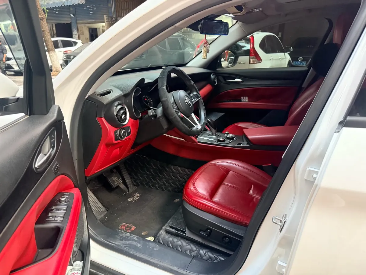 2017 Jaguar XE 2.0T 240HP L4 8AT,autocango,china used car exporter,china ev exporter,chinese used car exporter,chinese used ev exporter