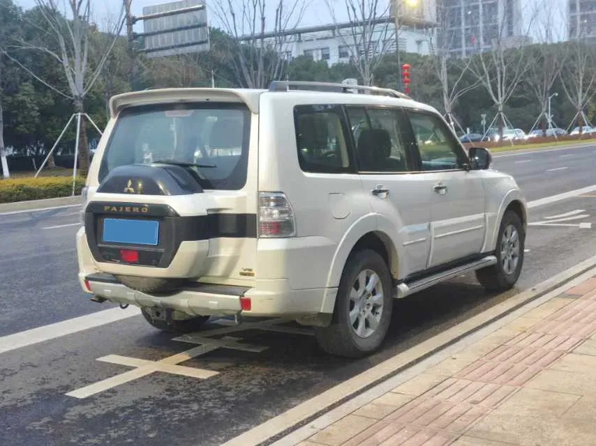 2020 Mitsubishi Pajero 3.0L 174HP V6 5AT,autocango,china used car exporter,china ev exporter,chinese used car exporter,chinese used ev exporter