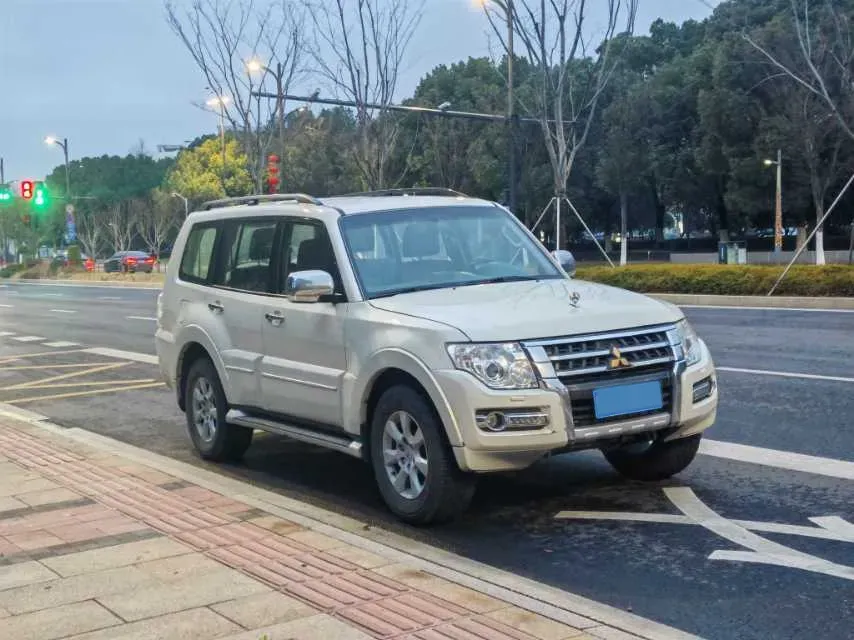 2020 Mitsubishi Pajero 3.0L 174HP V6 5AT,autocango,china used car exporter,china ev exporter,chinese used car exporter,chinese used ev exporter