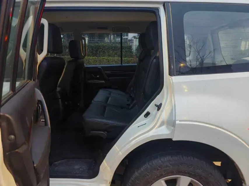 2020 Mitsubishi Pajero 3.0L 174HP V6 5AT,autocango,china used car exporter,china ev exporter,chinese used car exporter,chinese used ev exporter