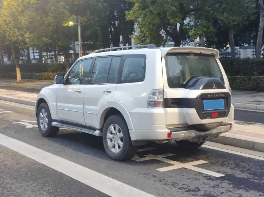 2020 Mitsubishi Pajero 3.0L 174HP V6 5AT,autocango,china used car exporter,china ev exporter,chinese used car exporter,chinese used ev exporter