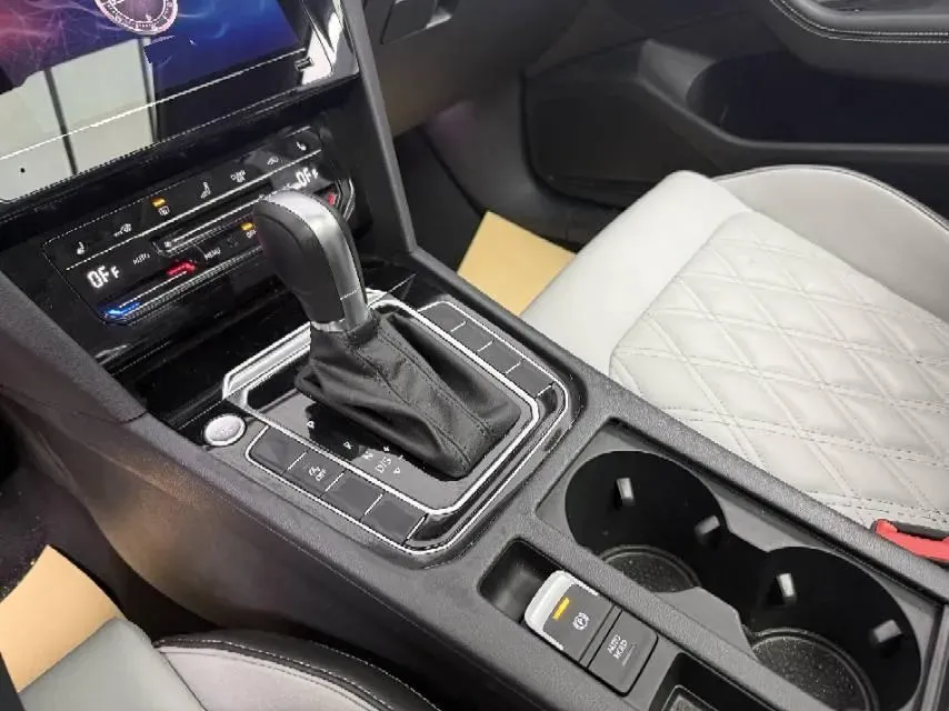 2025 Volkswagen Magotan 1.4T 150HP L4 7DCT,autocango,china used car exporter,china ev exporter,chinese used car exporter,chinese used ev exporter