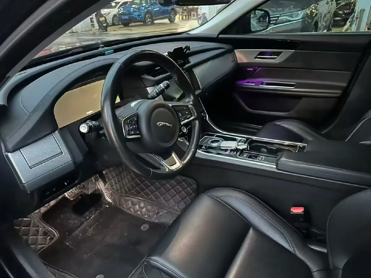 2020 Jaguar XFL 2.0T 200HP L4 8AT,autocango,china used car exporter,china ev exporter,chinese used car exporter,chinese used ev exporter