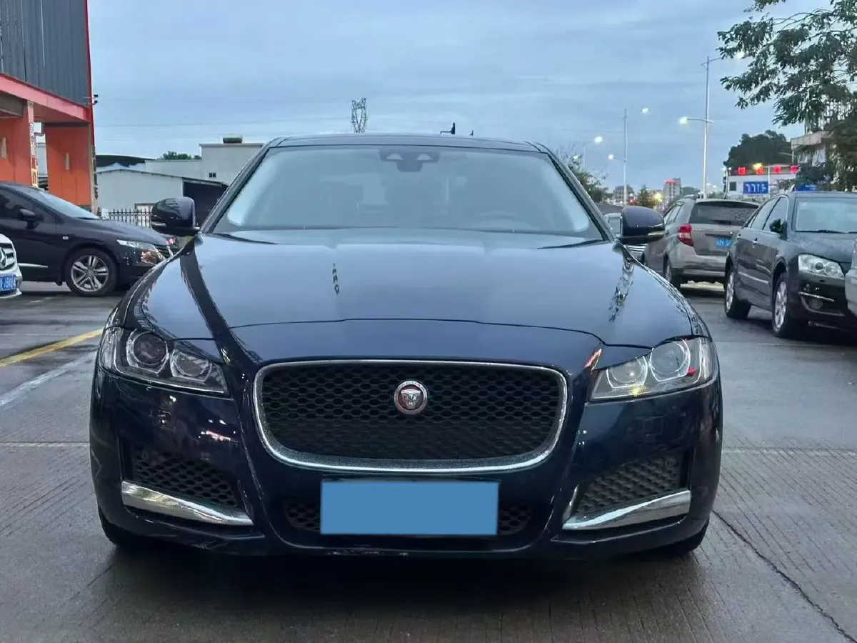 2020 Jaguar XFL 2.0T 200HP L4 8AT,autocango,china used car exporter,china ev exporter,chinese used car exporter,chinese used ev exporter