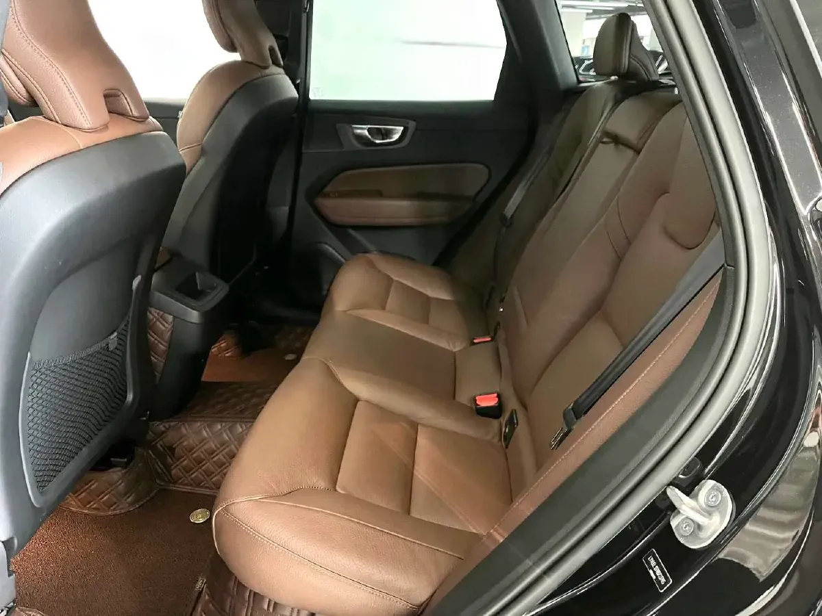 2023 Volvo XC60 2.0T 250HP L4 8AT,autocango,china used car exporter,china ev exporter,chinese used car exporter,chinese used ev exporter