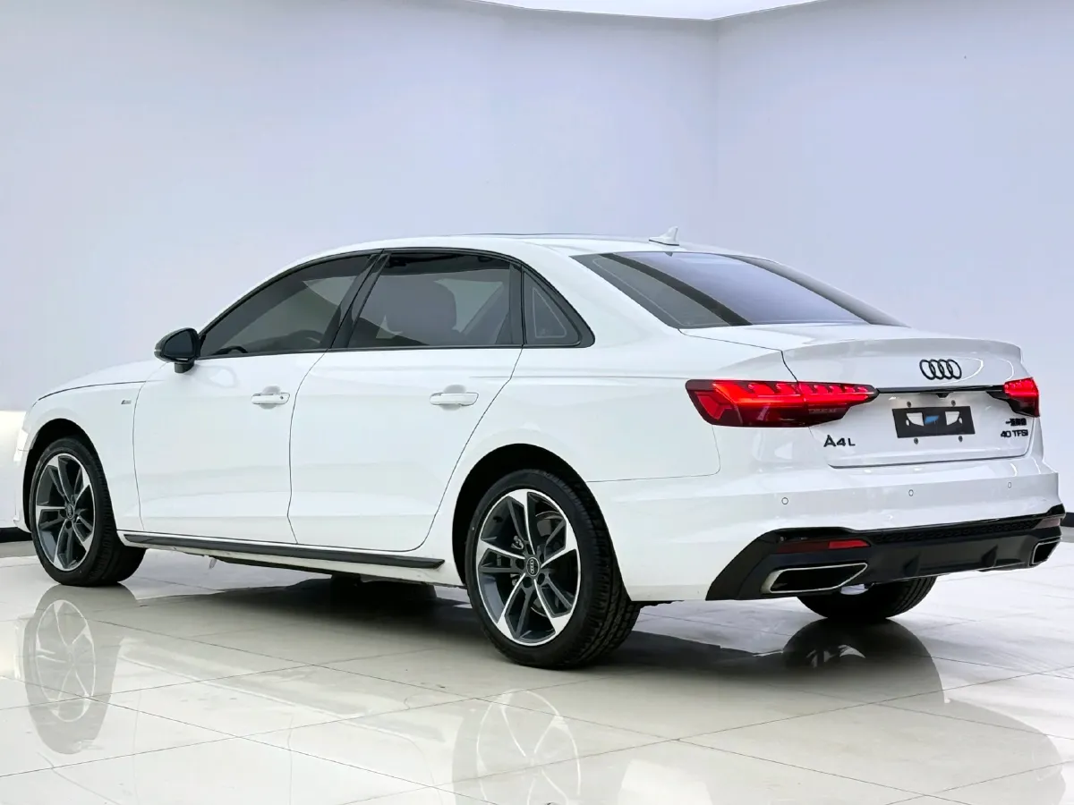 2023 Audi A4L 2.0T 190HP L4 7DCT,autocango,china used car exporter,china ev exporter,chinese used car exporter,chinese used ev exporter
