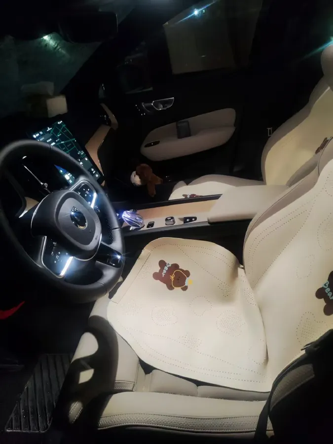 2026 Volvo XC60 2.0T 250HP L4 8AT,autocango,china used car exporter,china ev exporter,chinese used car exporter,chinese used ev exporter