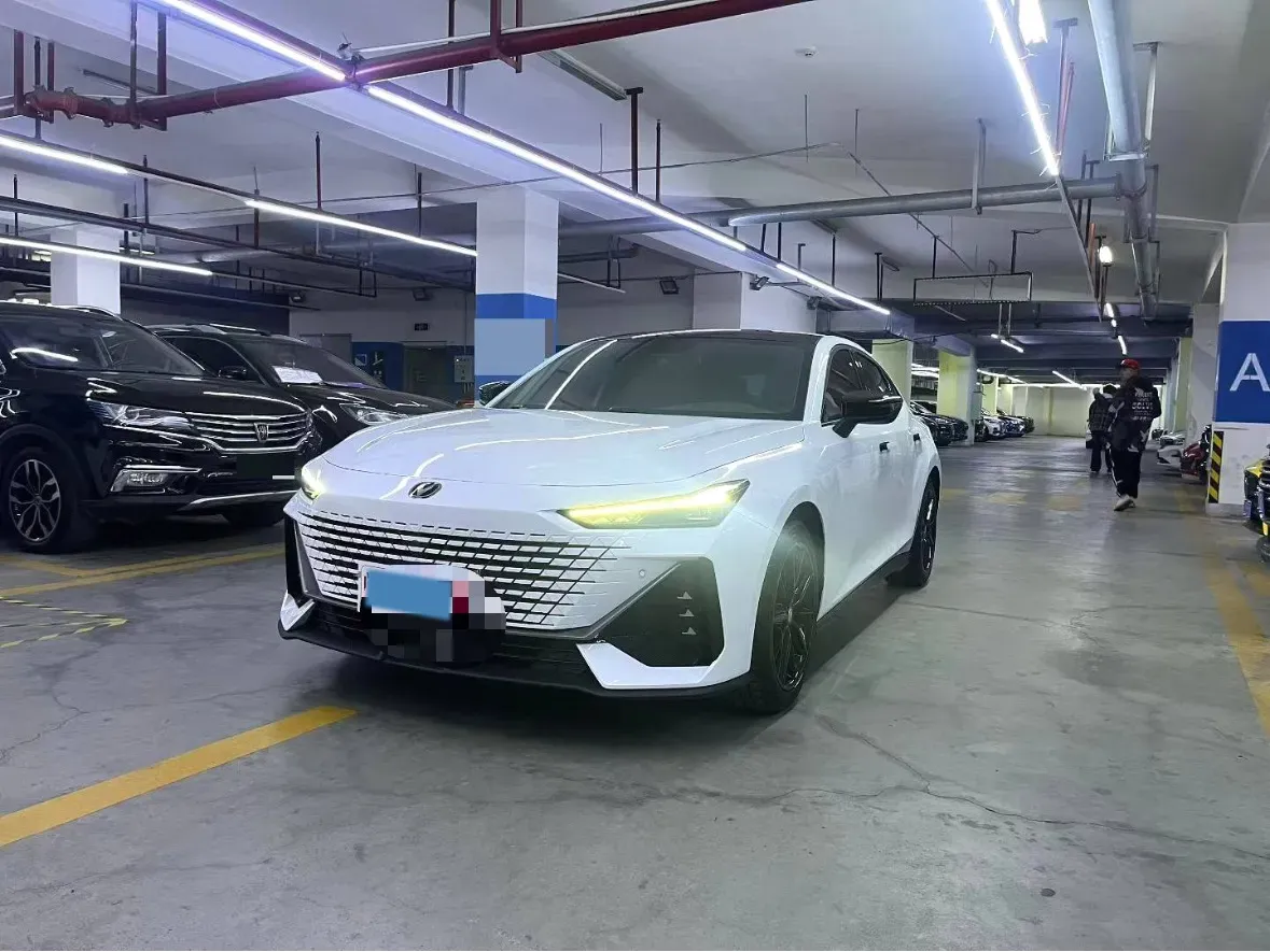 2022 ChangAn UNI-V 1.5T 188HP L4 7DCT,autocango,china used car exporter,china ev exporter,chinese used car exporter,chinese used ev exporter