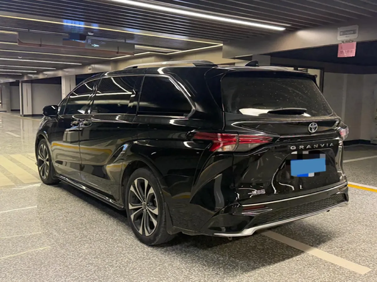 2022 Toyota Granvia 2.5L 192HP L4 E-CVT Hybrid,autocango,china used car exporter,china ev exporter,chinese used car exporter,chinese used ev exporter