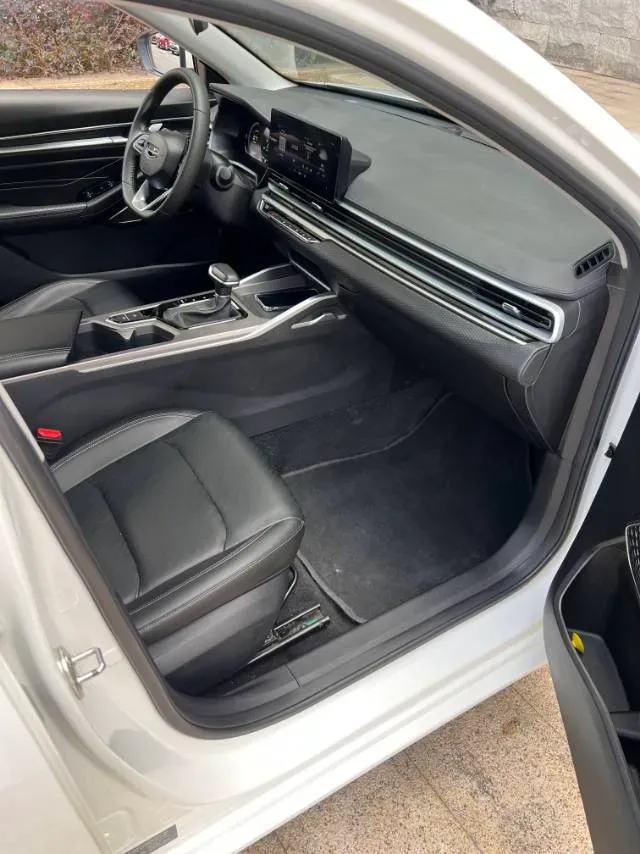 2022 Geely Emgrand 1.5L 114HP L4 CVT,autocango,china used car exporter,china ev exporter,chinese used car exporter,chinese used ev exporter