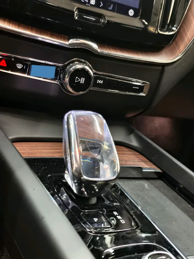 2024 Volvo XC60 PHEV 2.0T 310HP L4 8AT PHEV 18.8KWH,autocango,china used car exporter,china ev exporter,chinese used car exporter,chinese used ev exporter