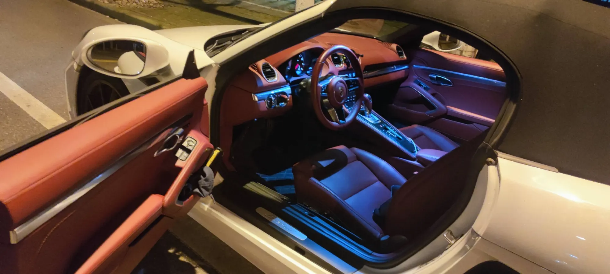 2023 Porsche 718 2.0T 250HP H4 7DCT,autocango,china used car exporter,china ev exporter,chinese used car exporter,chinese used ev exporter