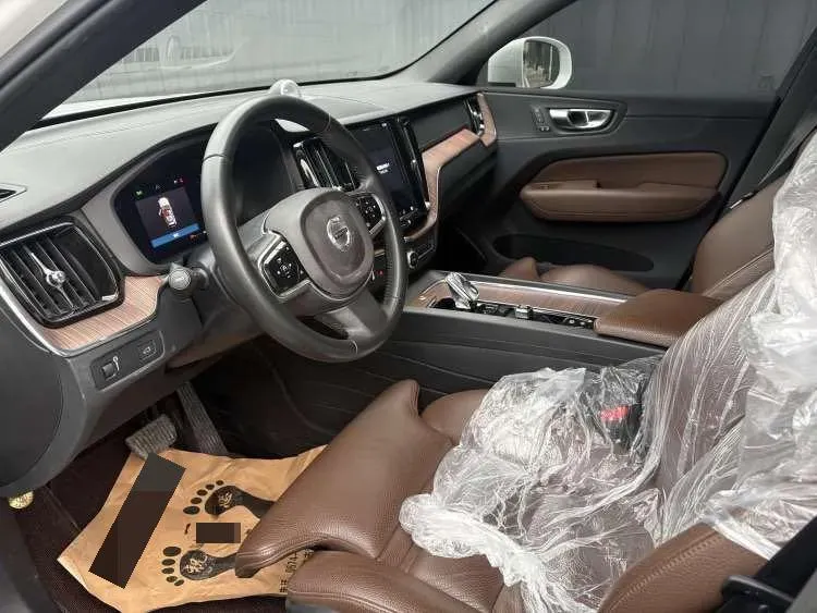 2022 Volvo XC60 2.0T 250HP L4 8AT,autocango,china used car exporter,china ev exporter,chinese used car exporter,chinese used ev exporter