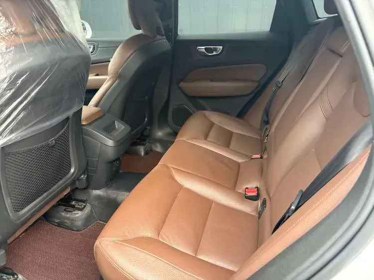 2022 Volvo XC60 2.0T 250HP L4 8AT,autocango,china used car exporter,china ev exporter,chinese used car exporter,chinese used ev exporter