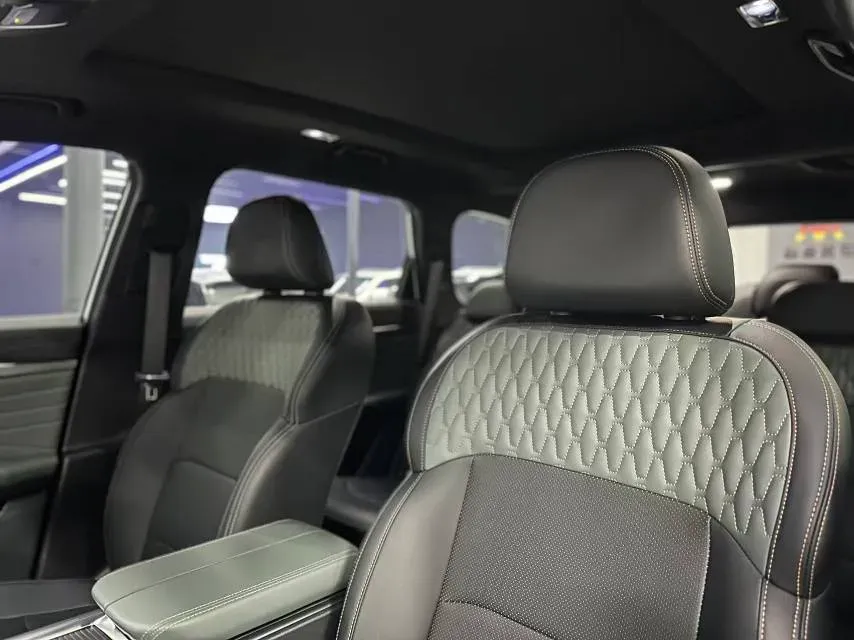 2024 Geely Okavango L 2.0T 218HP L4 7DCT,autocango,china used car exporter,china ev exporter,chinese used car exporter,chinese used ev exporter