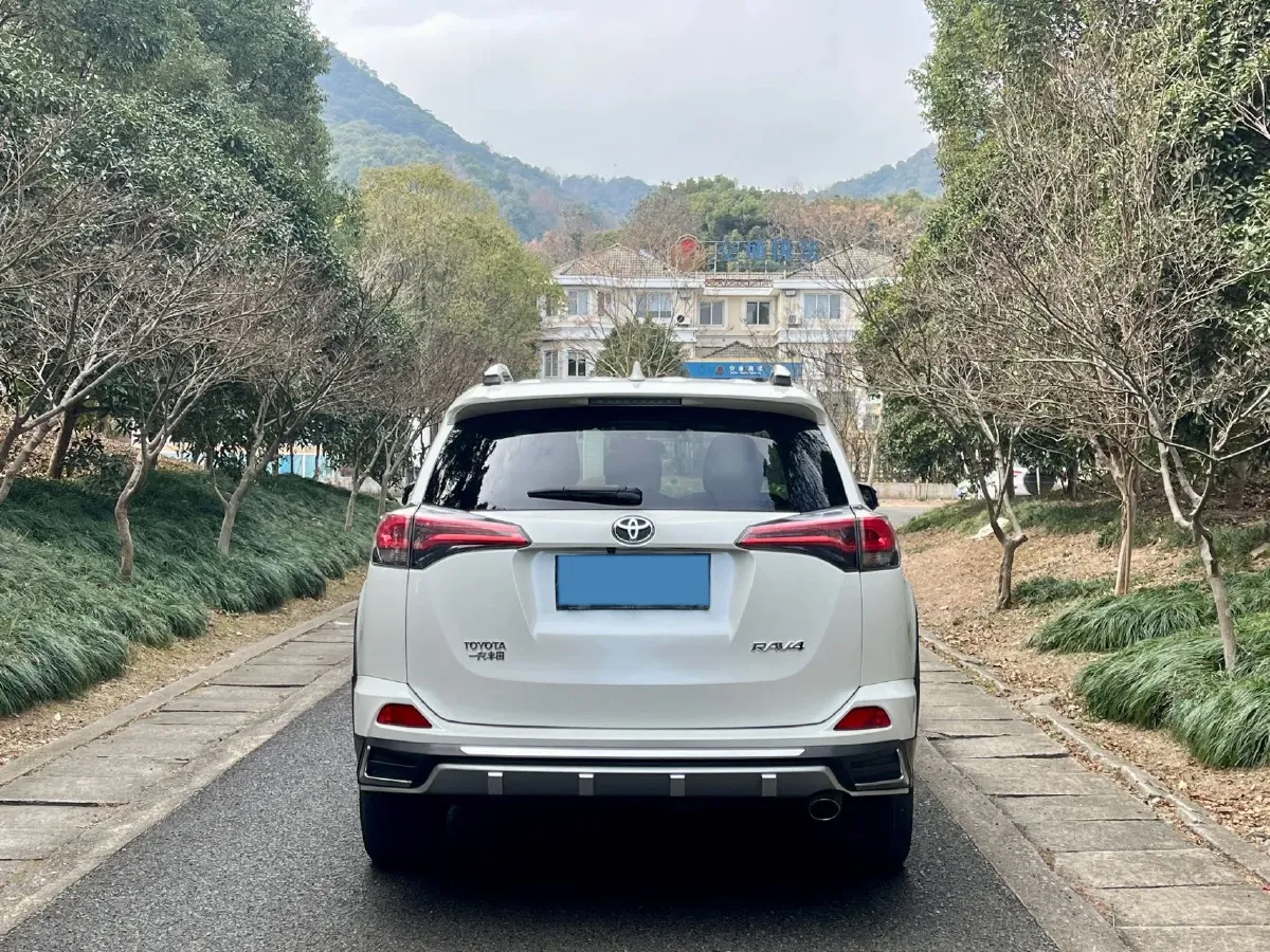 2018 Toyota RAV4 2.0L 151HP L4 CVT,autocango,china used car exporter,china ev exporter,chinese used car exporter,chinese used ev exporter