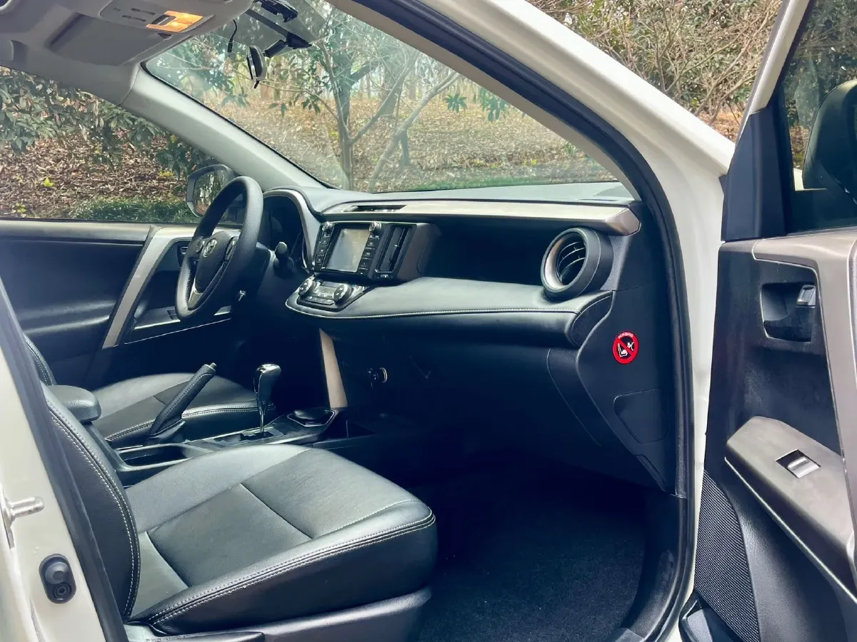 2018 Toyota RAV4 2.0L 151HP L4 CVT,autocango,china used car exporter,china ev exporter,chinese used car exporter,chinese used ev exporter