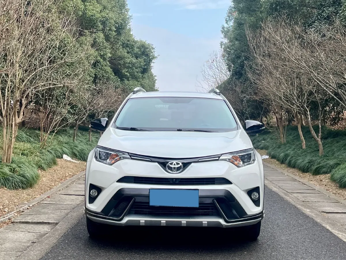 2018 Toyota RAV4 2.0L 151HP L4 CVT,autocango,china used car exporter,china ev exporter,chinese used car exporter,chinese used ev exporter