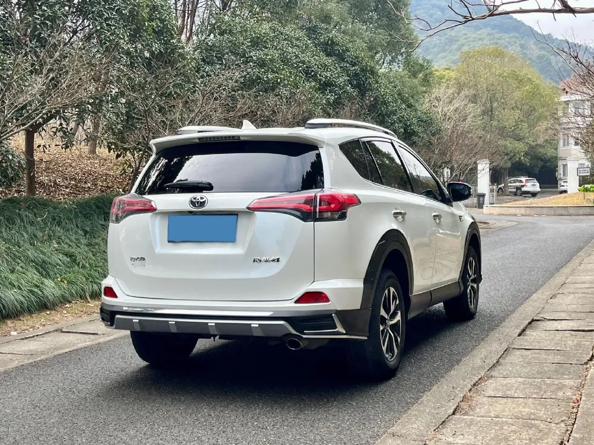 2018 Toyota RAV4 2.0L 151HP L4 CVT,autocango,china used car exporter,china ev exporter,chinese used car exporter,chinese used ev exporter