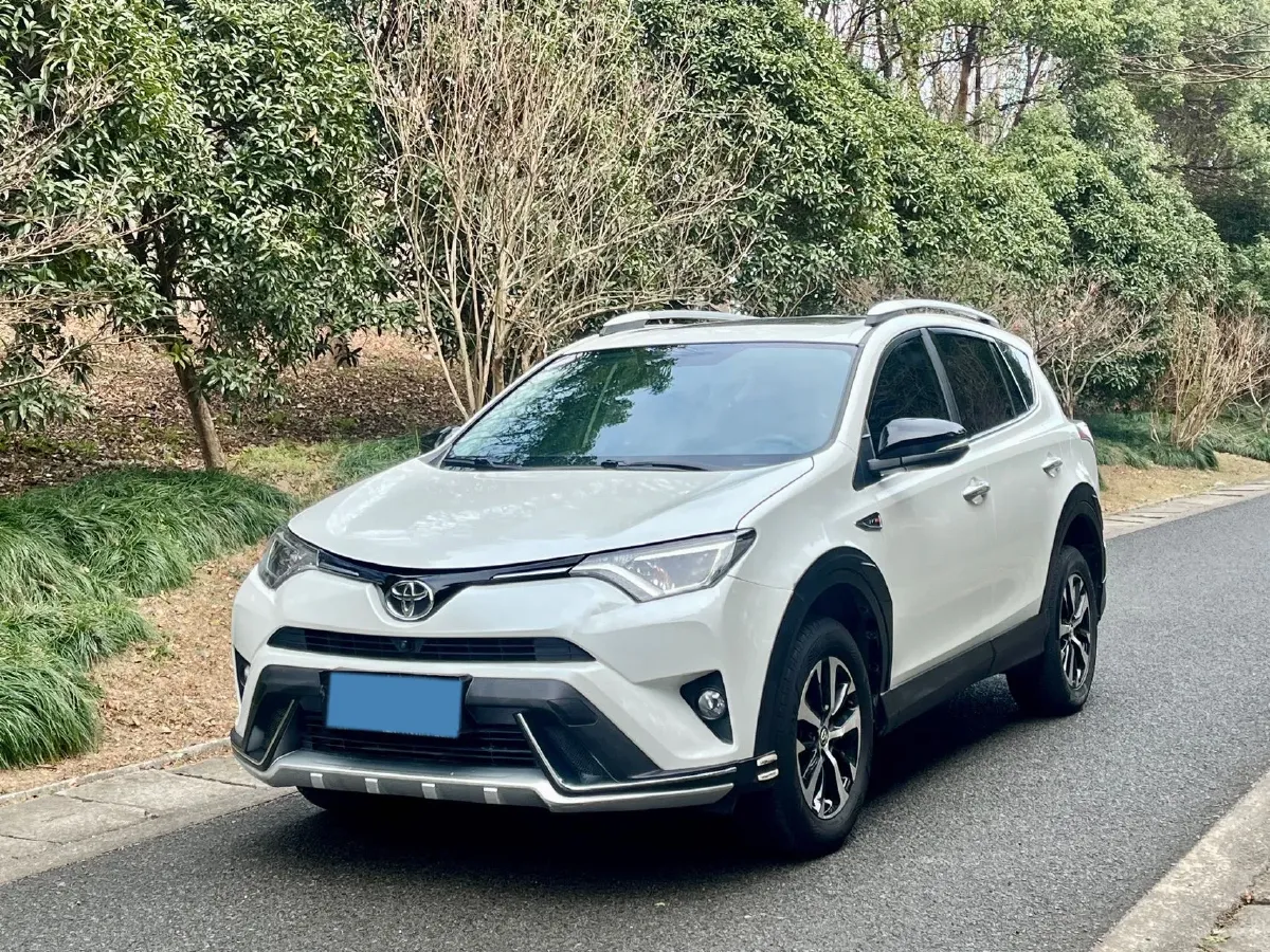2018 Toyota RAV4 2.0L 151HP L4 CVT,autocango,china used car exporter,china ev exporter,chinese used car exporter,chinese used ev exporter