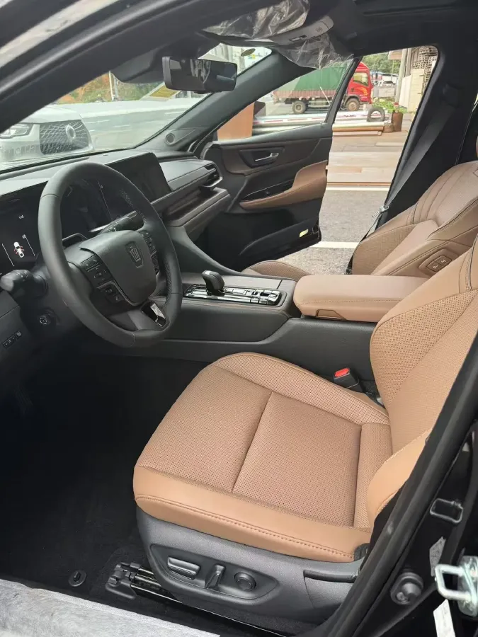 2024 Toyota Crown 2.5L 185HP L4 E-CVT Hybrid,autocango,china used car exporter,china ev exporter,chinese used car exporter,chinese used ev exporter