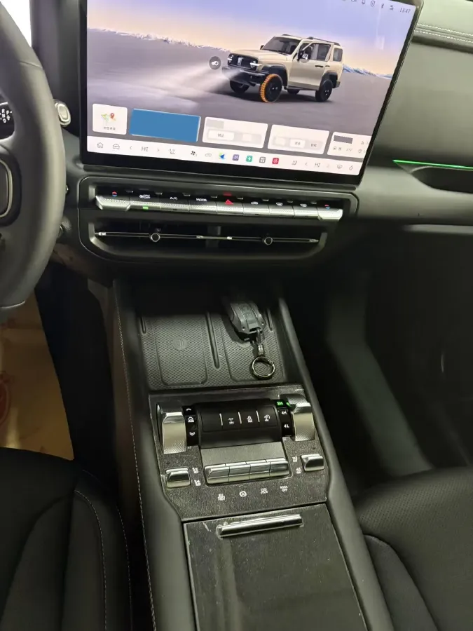 2025 Tank 300 2.0T 252HP L4 9AT PHEV,autocango,china used car exporter,china ev exporter,chinese used car exporter,chinese used ev exporter