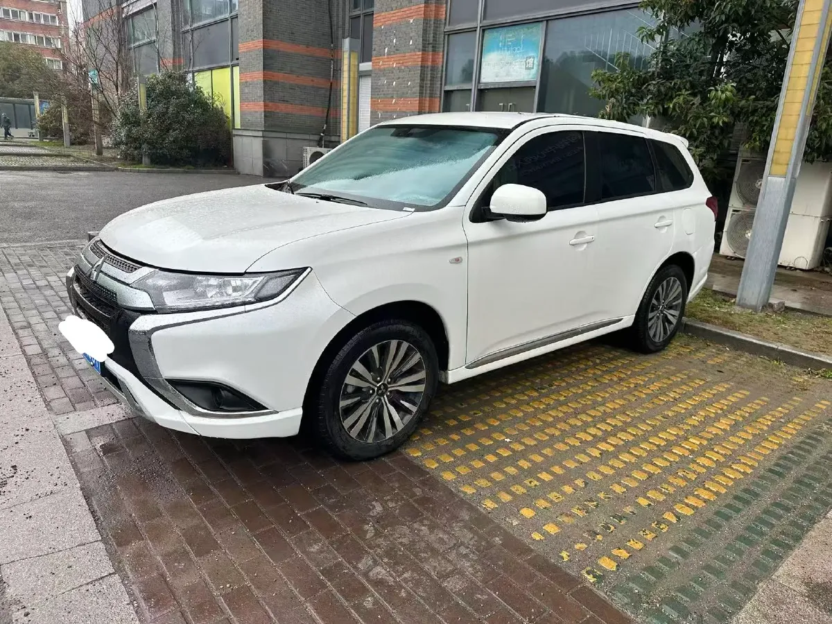 2021 Mitsubishi Outlander 2.0L 166HP L4 CVT,autocango,china used car exporter,china ev exporter,chinese used car exporter,chinese used ev exporter