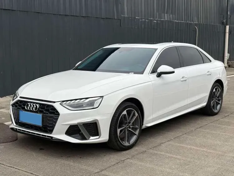 2025 Audi A4L 2.0T 190HP L4 7DCT,autocango,china used car exporter,china ev exporter,chinese used car exporter,chinese used ev exporter