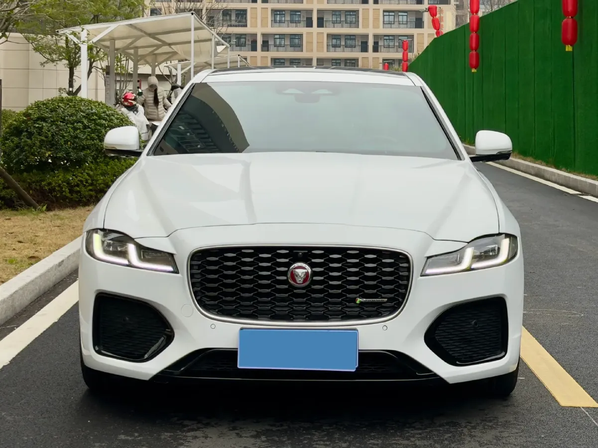 2022 Jaguar XFL 2.0T 250HP L4 8AT,autocango,china used car exporter,china ev exporter,chinese used car exporter,chinese used ev exporter