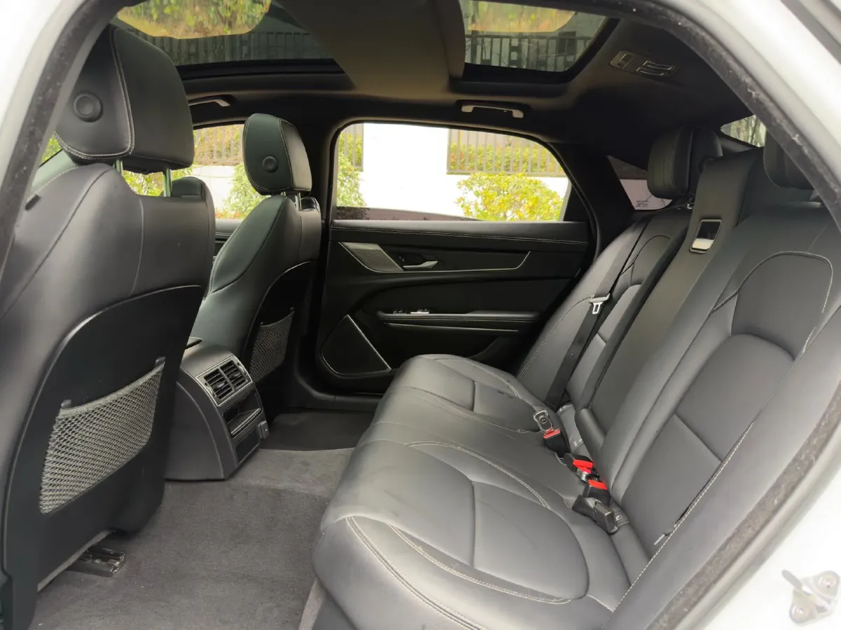 2022 Jaguar XFL 2.0T 250HP L4 8AT,autocango,china used car exporter,china ev exporter,chinese used car exporter,chinese used ev exporter