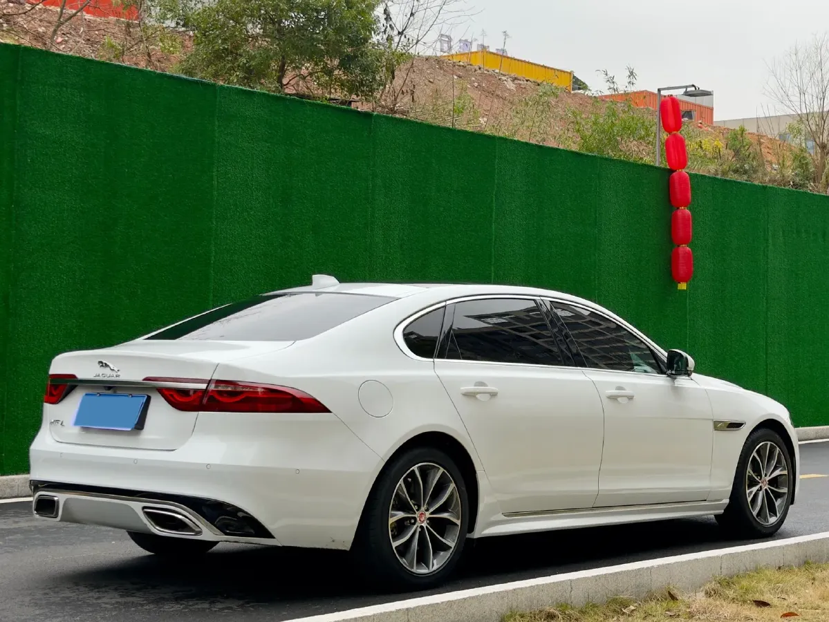 2022 Jaguar XFL 2.0T 250HP L4 8AT,autocango,china used car exporter,china ev exporter,chinese used car exporter,chinese used ev exporter
