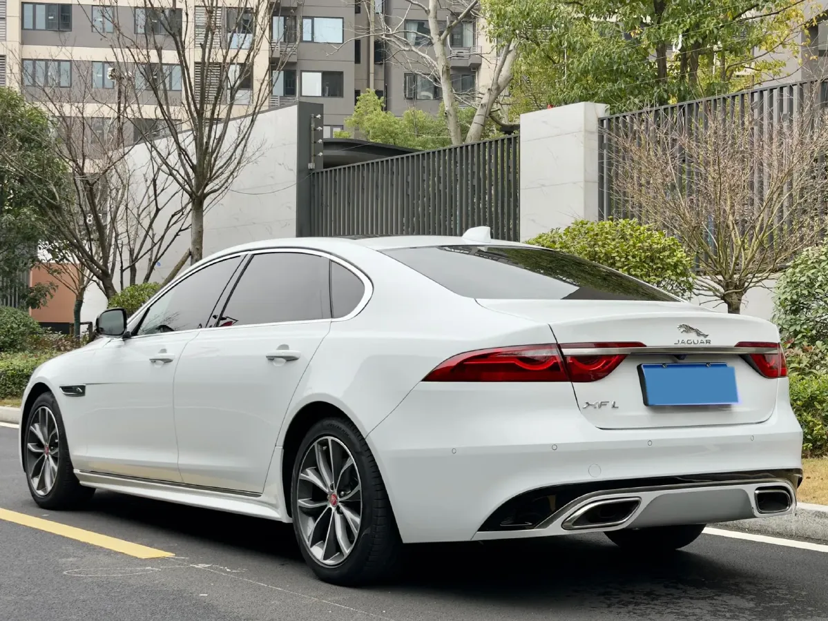 2022 Jaguar XFL 2.0T 250HP L4 8AT,autocango,china used car exporter,china ev exporter,chinese used car exporter,chinese used ev exporter